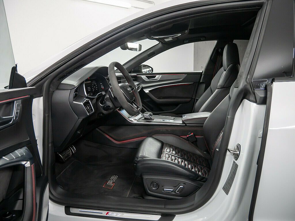 Audi RS7 Sportback | skladem | německé předváděcí auto ihned k předání | supersportovní 4-dveřové coupé | super cena | nákup online | AUTOiBUY.com | Hnědá kůže | Bang Olufsen | RS 7 | Nízký nájezd | Skvělá výbava
